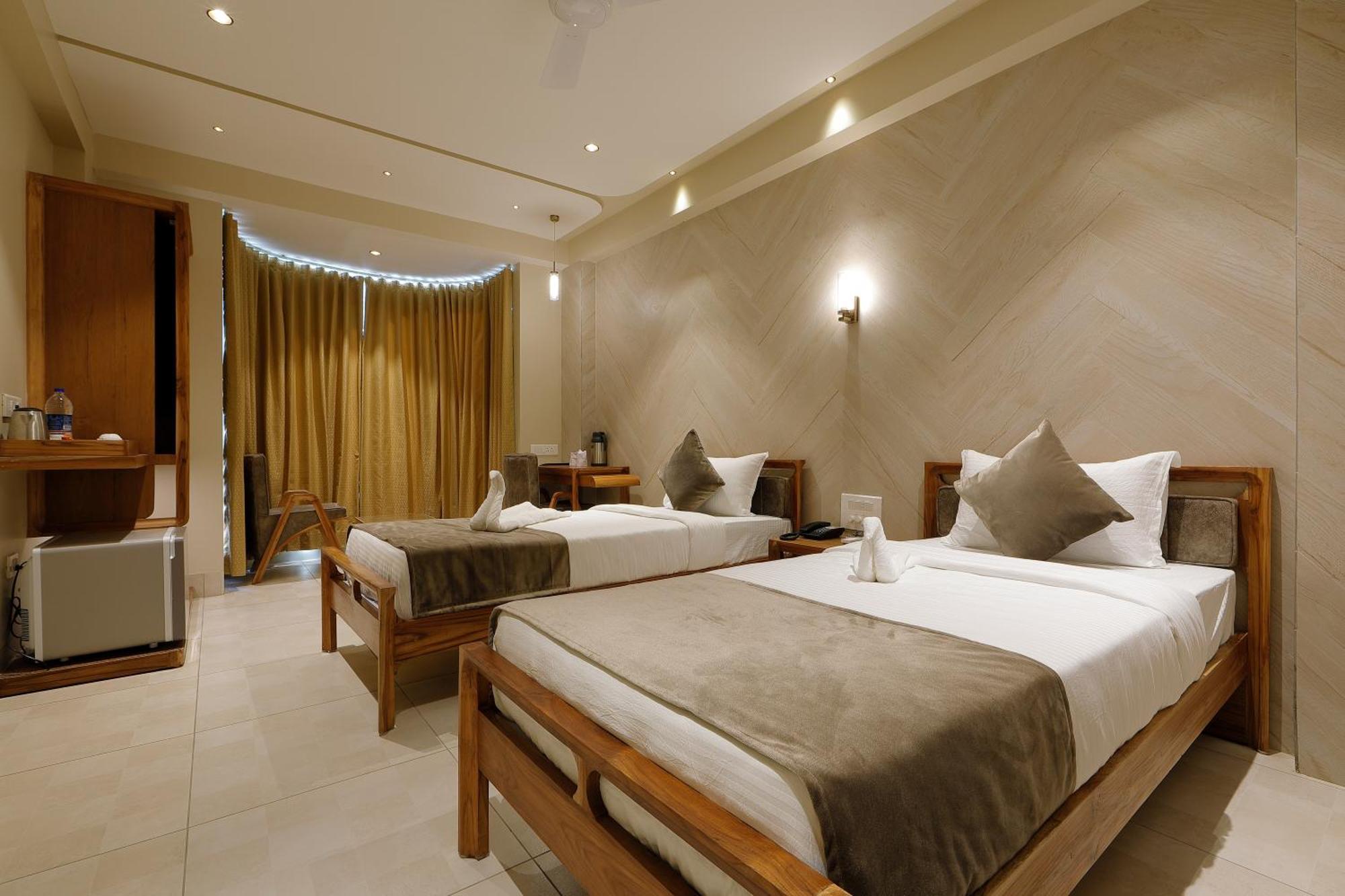 Artilla Inn Ахмедабад Екстериор снимка