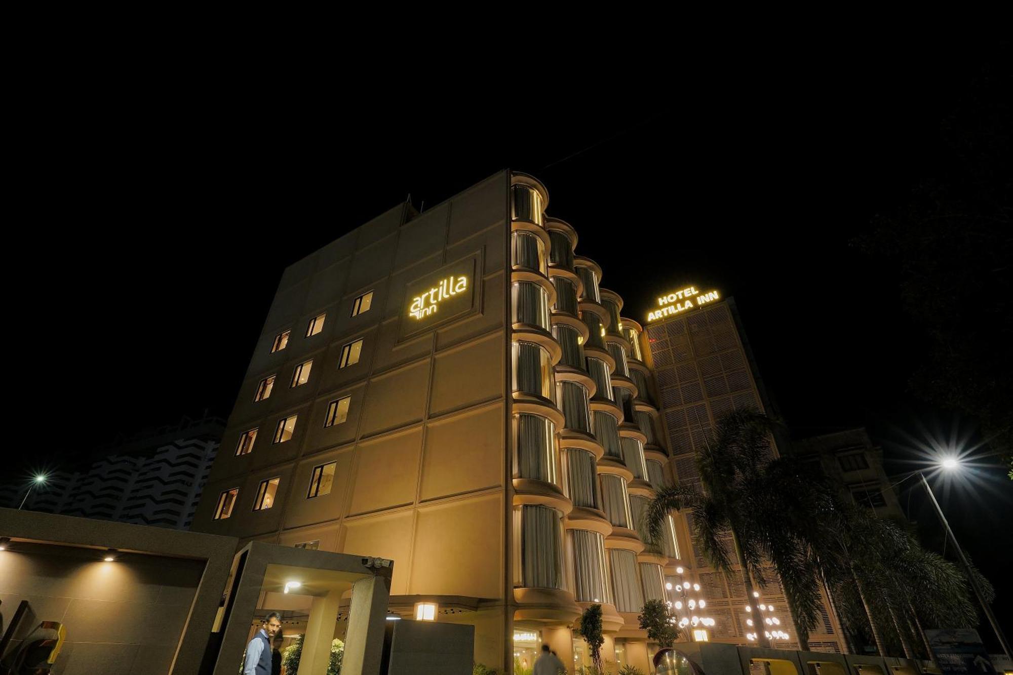Artilla Inn Ахмедабад Екстериор снимка
