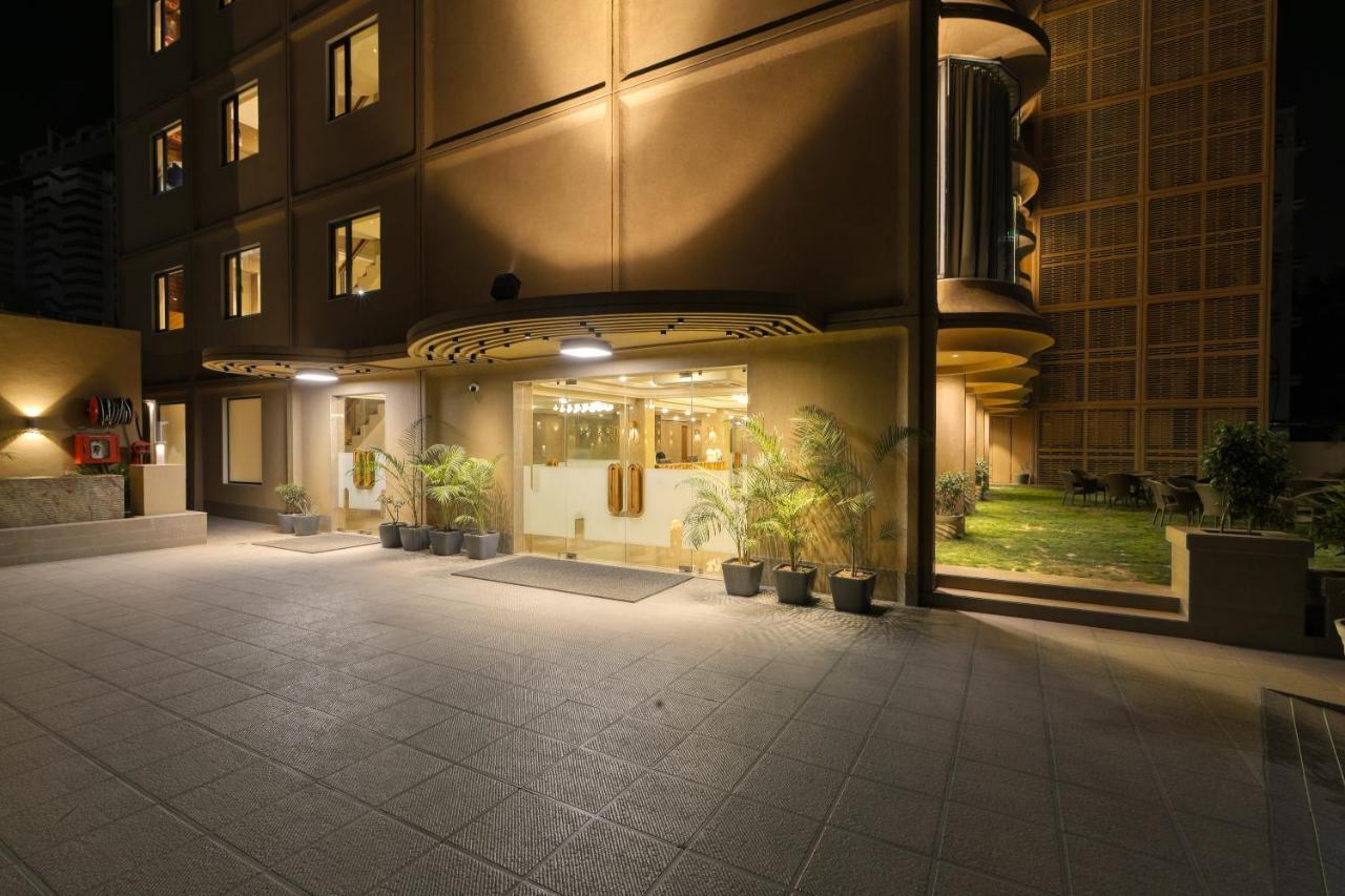 Artilla Inn Ахмедабад Екстериор снимка