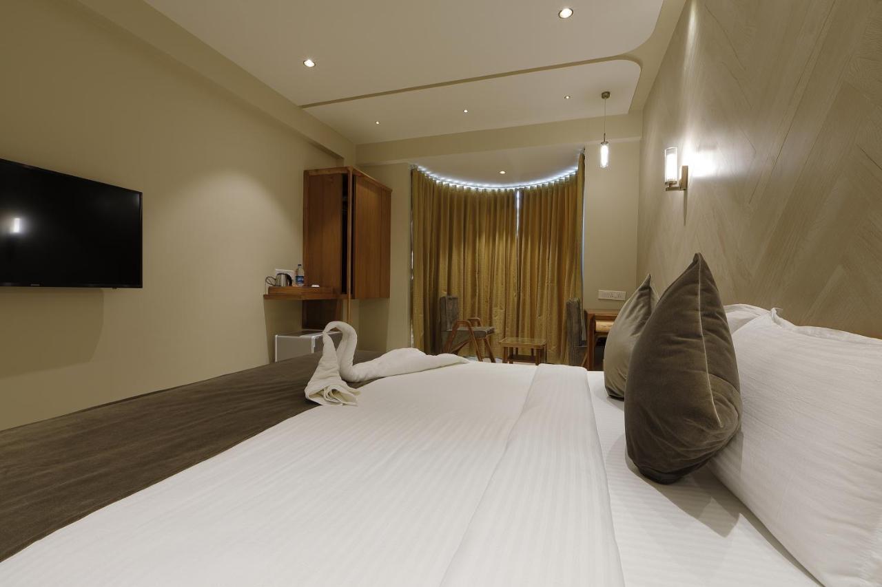 Artilla Inn Ахмедабад Екстериор снимка