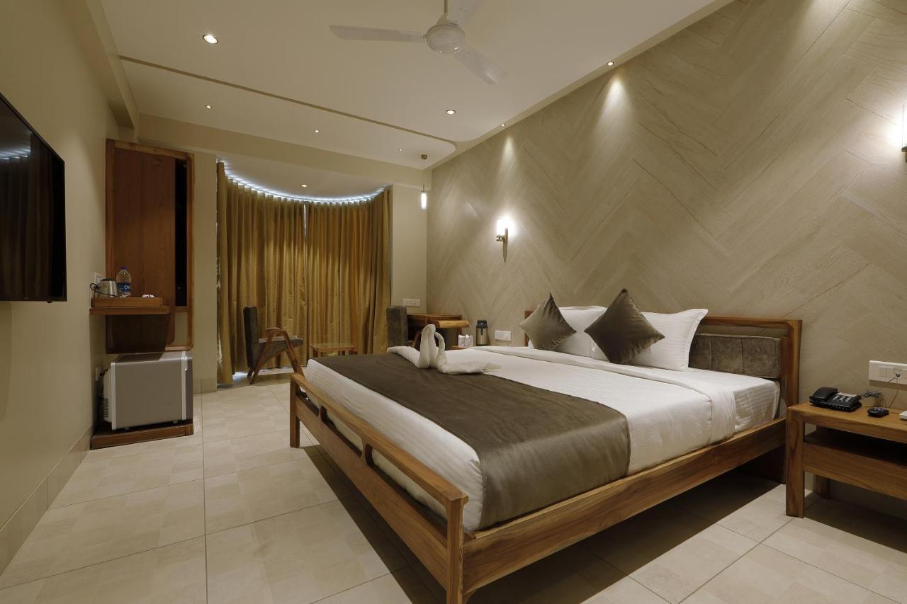 Artilla Inn Ахмедабад Екстериор снимка