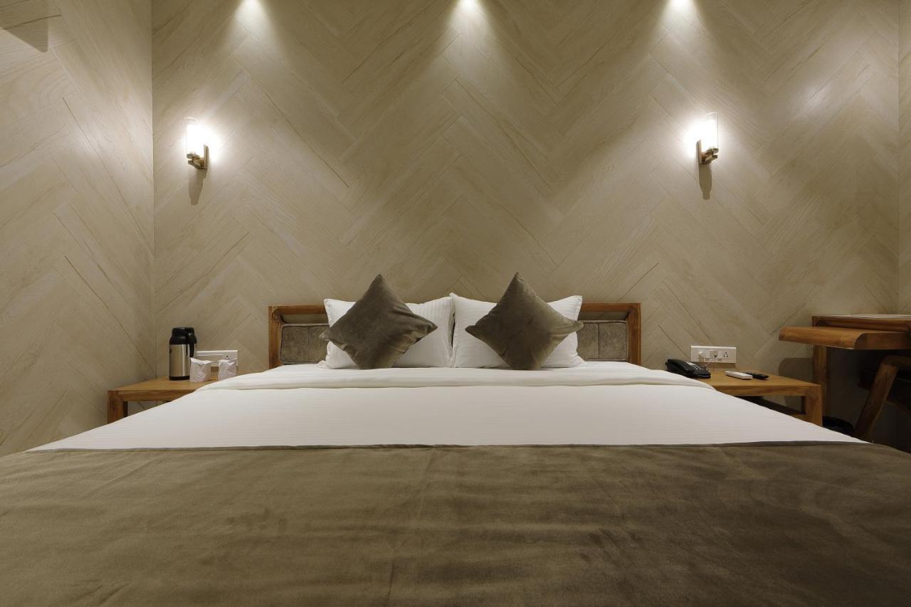 Artilla Inn Ахмедабад Екстериор снимка