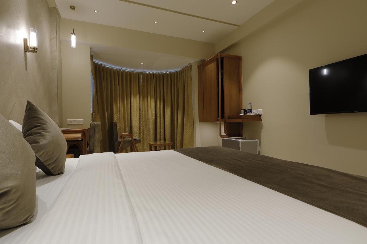 Artilla Inn Ахмедабад Екстериор снимка