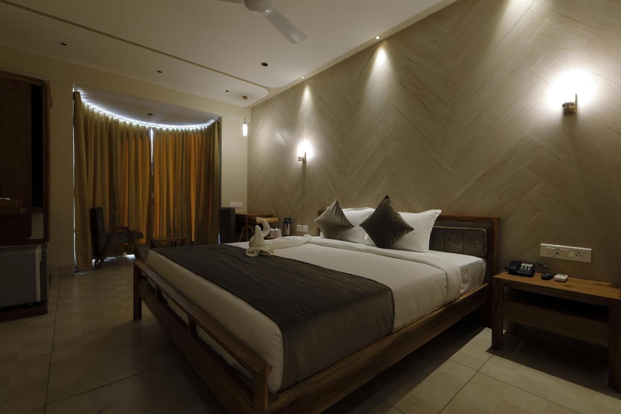 Artilla Inn Ахмедабад Екстериор снимка