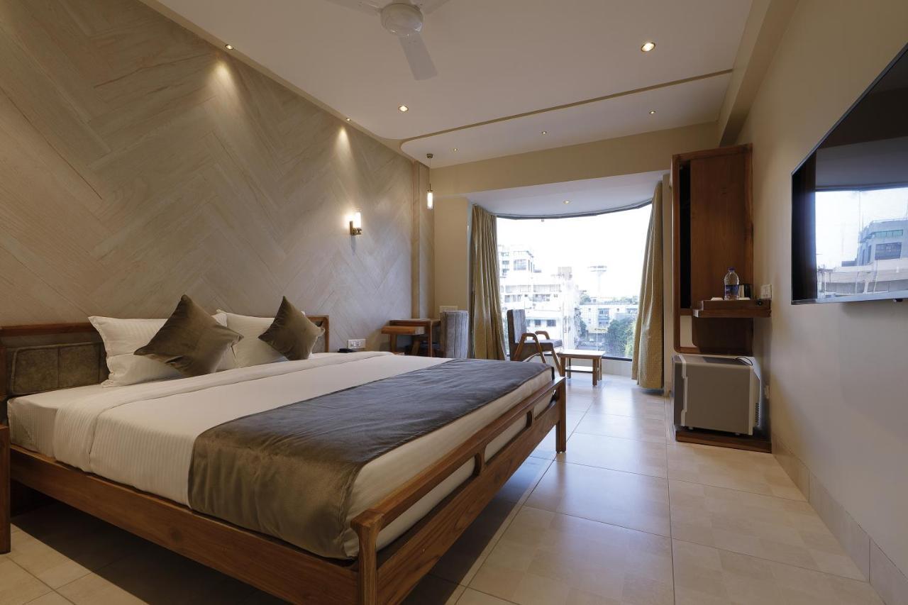 Artilla Inn Ахмедабад Екстериор снимка