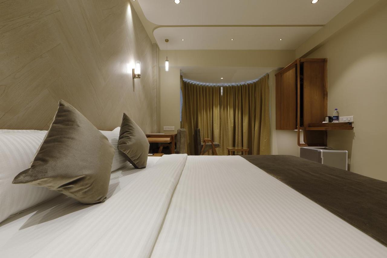 Artilla Inn Ахмедабад Екстериор снимка
