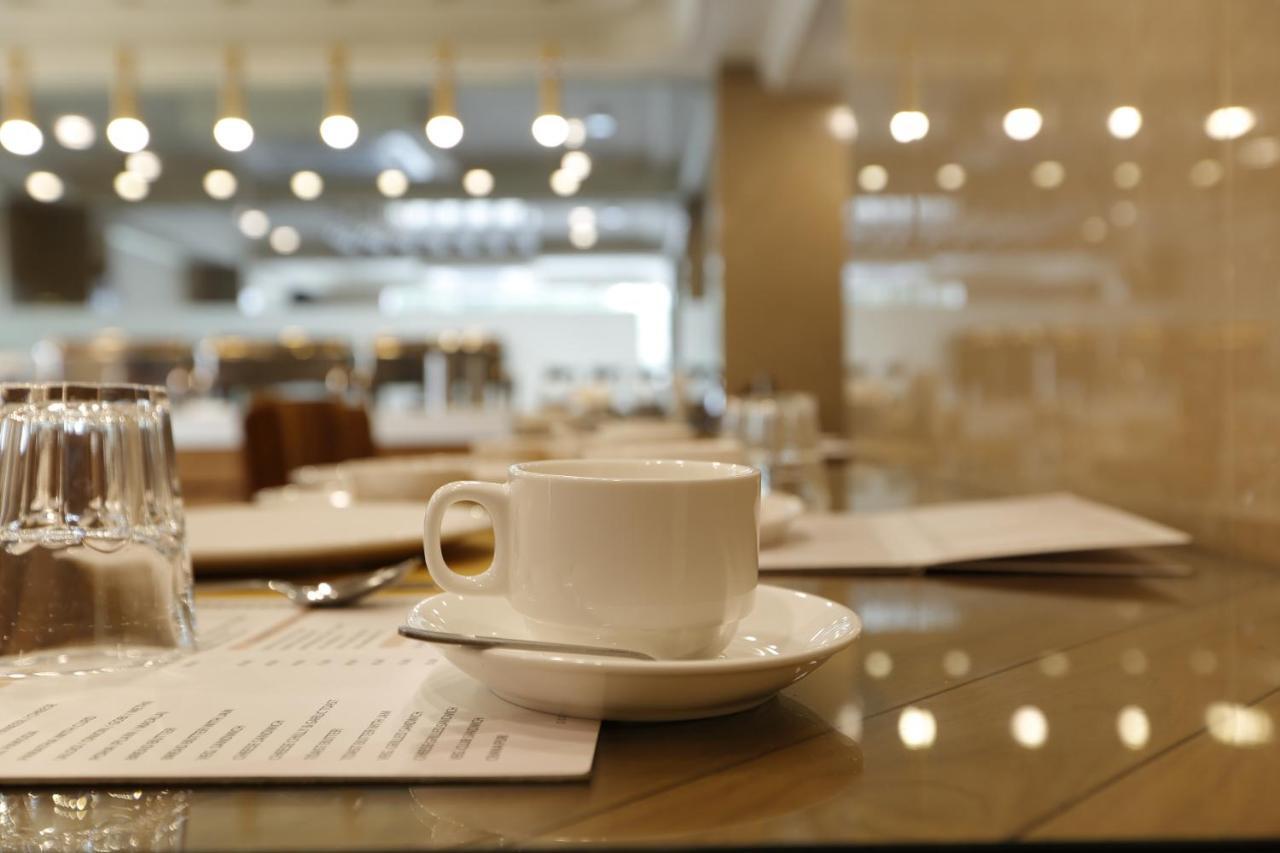 Artilla Inn Ахмедабад Екстериор снимка